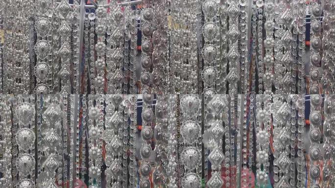 手工银带手工工艺作为泰国传统商店女性销售的复古时尚配饰