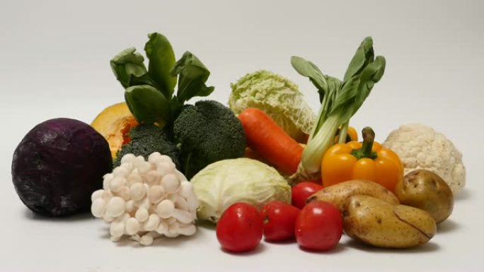 白色背景上的新鲜蔬菜。停止运动动画循环