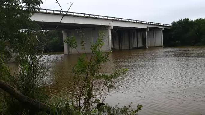 Pedernales河洪水2018年10月20日