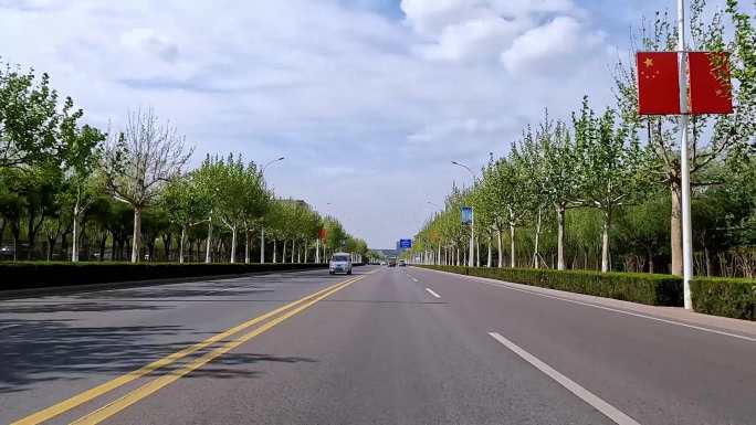 道路绿树成荫 天空湛蓝 行车记录仪 空港