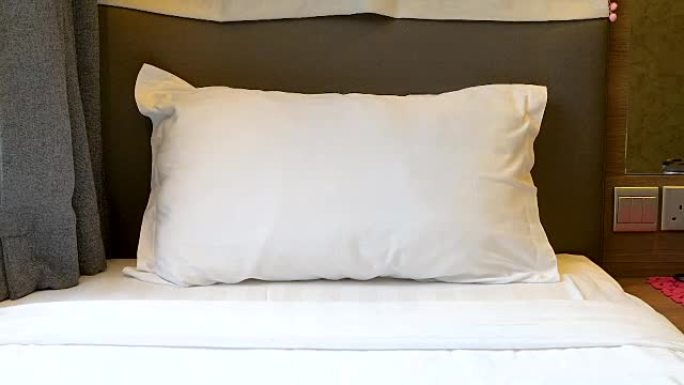 白色卧室和枕头的运动视频