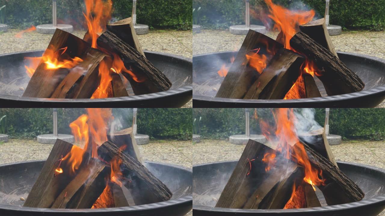 木柴在木炭烤架上着火