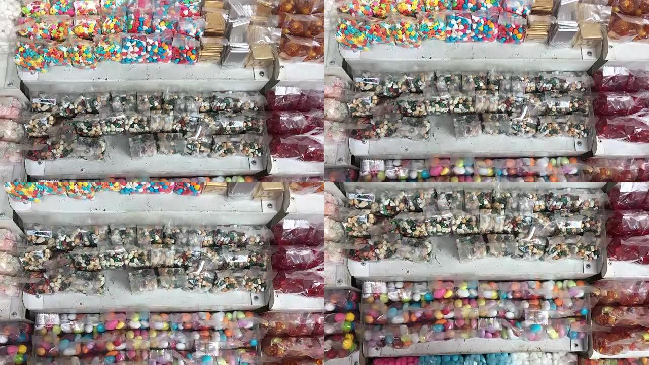 糖果店里有很多五颜六色的糖果，摊位上满是五颜六色的糖果