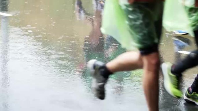 雨中的跑步者