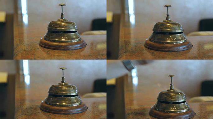 女人在敲响接待铃