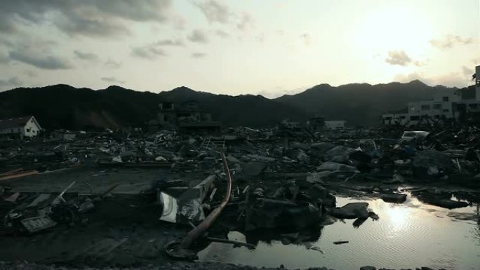 海啸后的福岛在日落之下