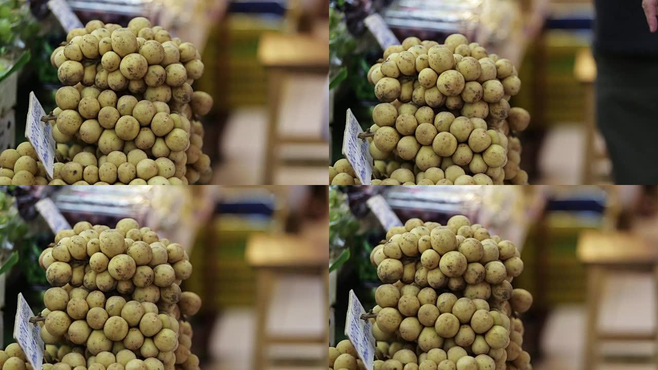 泰国市场上的水果。