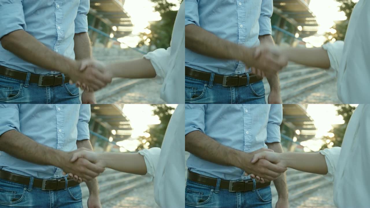 两个人握手的特写镜头。