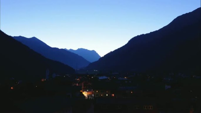 在奥地利的小村庄，白天昼夜不停地流逝