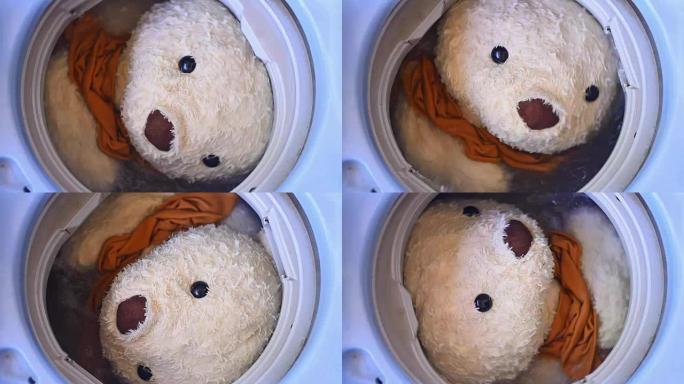 大泰迪熊正在洗衣机里洗。