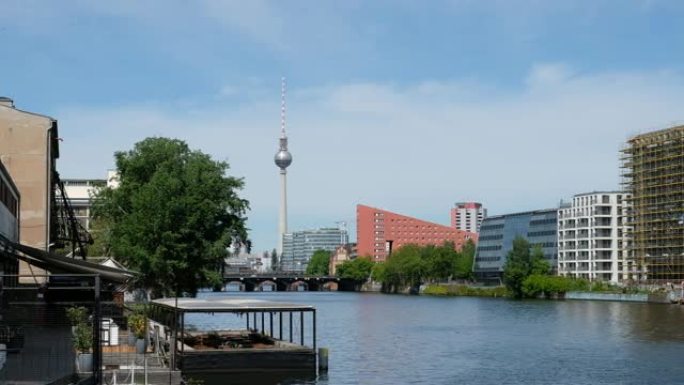 夏季的柏林市，施普雷河和电视塔 (Fernsehturm)