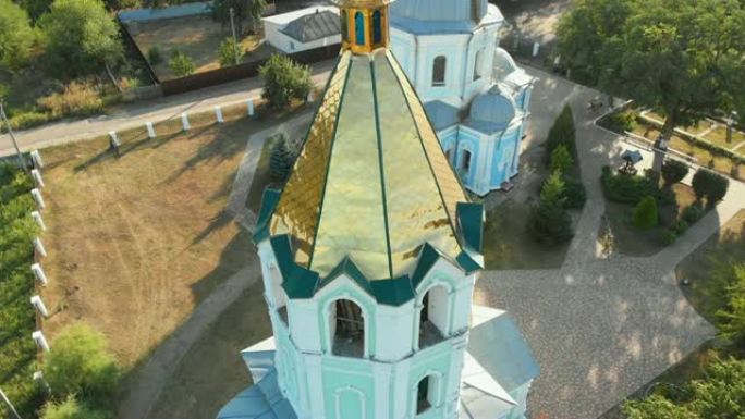 位于村内的乌克兰基督教堂鸟瞰图