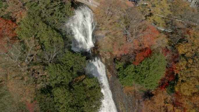 日本to木日光的Yudaki瀑布和秋叶的鸟瞰图