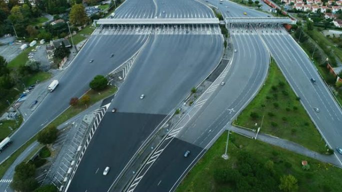 法国高速公路上的通行费鸟瞰图