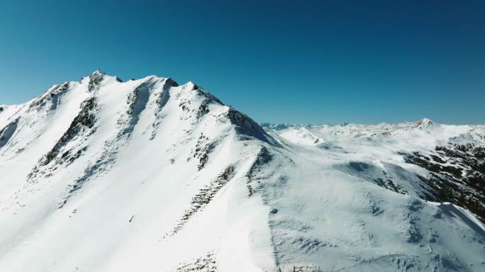 美丽自然风光川西雪山夹金山航拍风景云雾