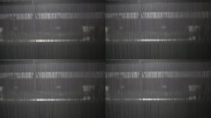 织布机在牛仔布车间工作