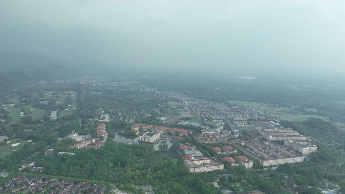 四川外国语大学成都学院航拍学校阴天下雨天