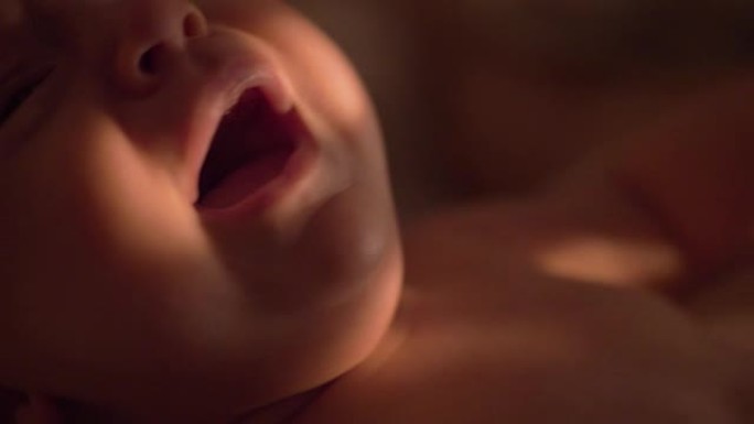 三个月的女婴在哭婴儿诞生三个月五个月