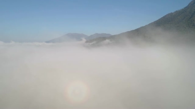 热带景观雨林和山脉