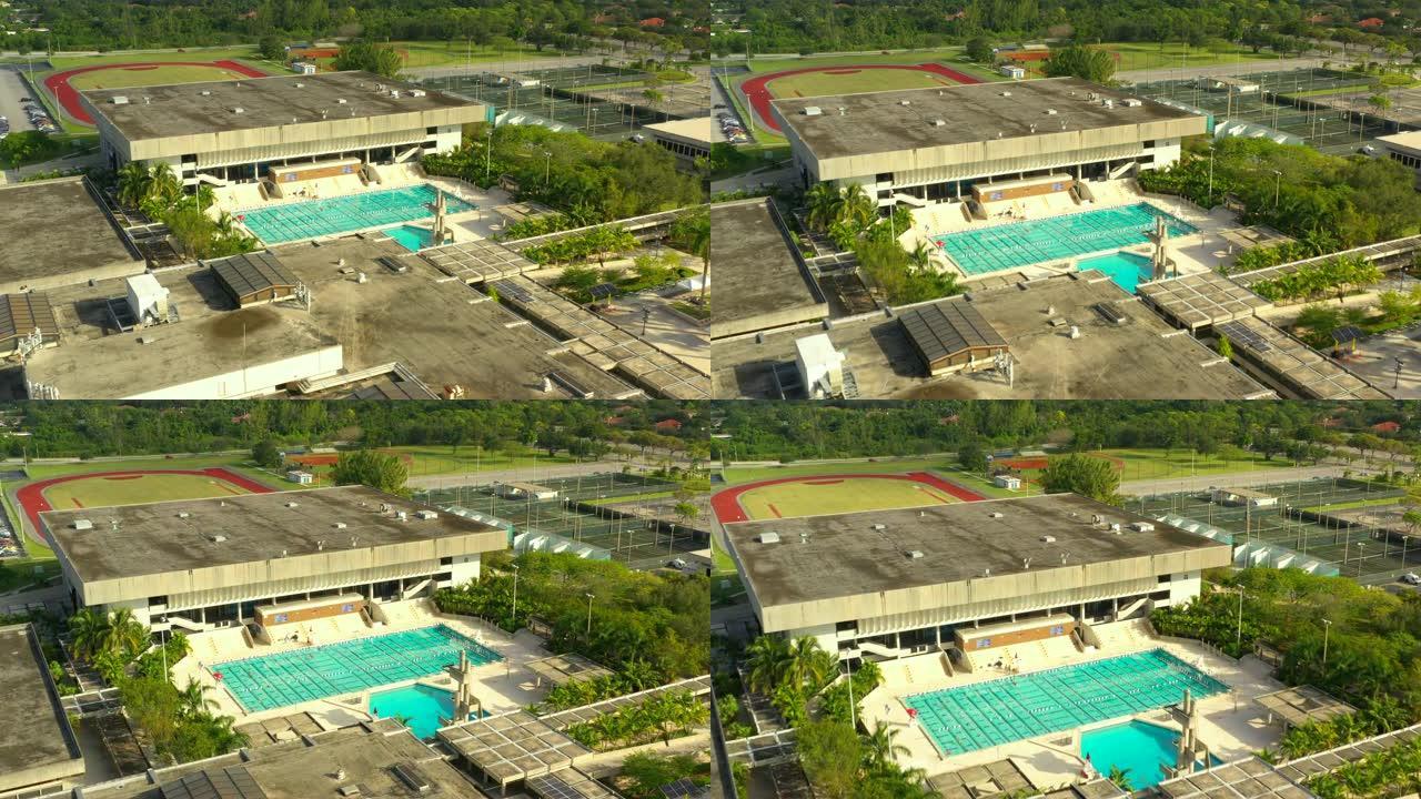 空中镜头奥林匹克大小的游泳池