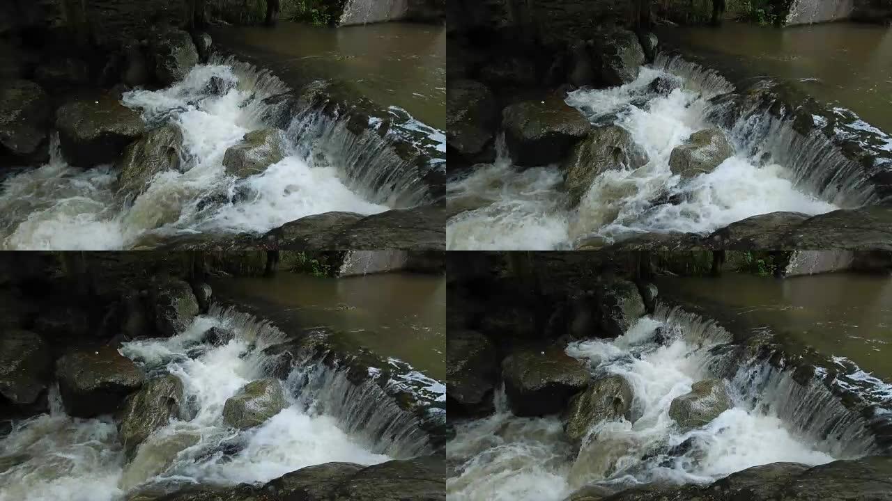 泰国Ratchaburi Kaew Chan或九级瀑布的一部分。
