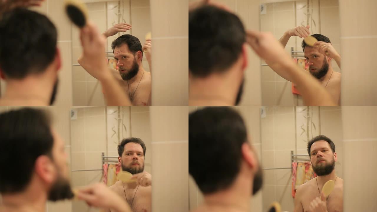 一名男子在镜子前梳理头发和胡须