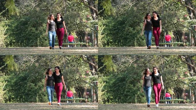 两个女朋友一起在公园散步，互相拥抱