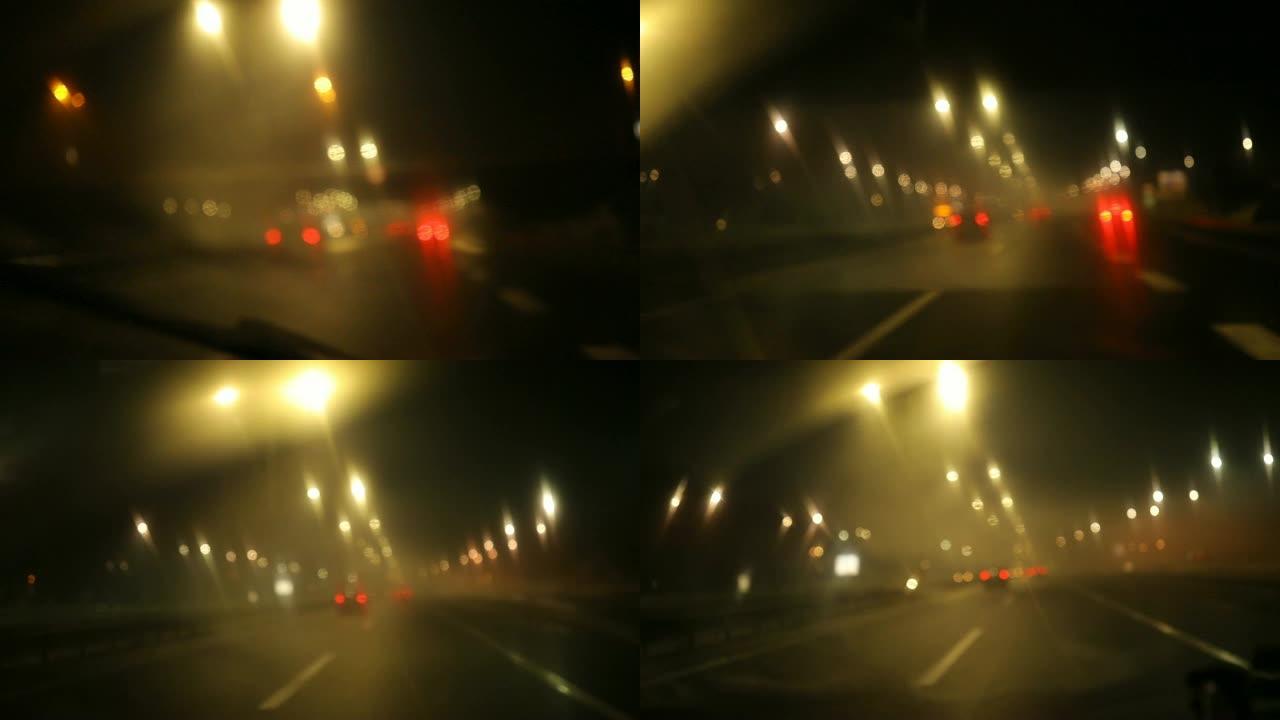 雾夜的公路旅行