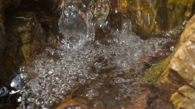 山泉水小溪瀑布实拍镜头