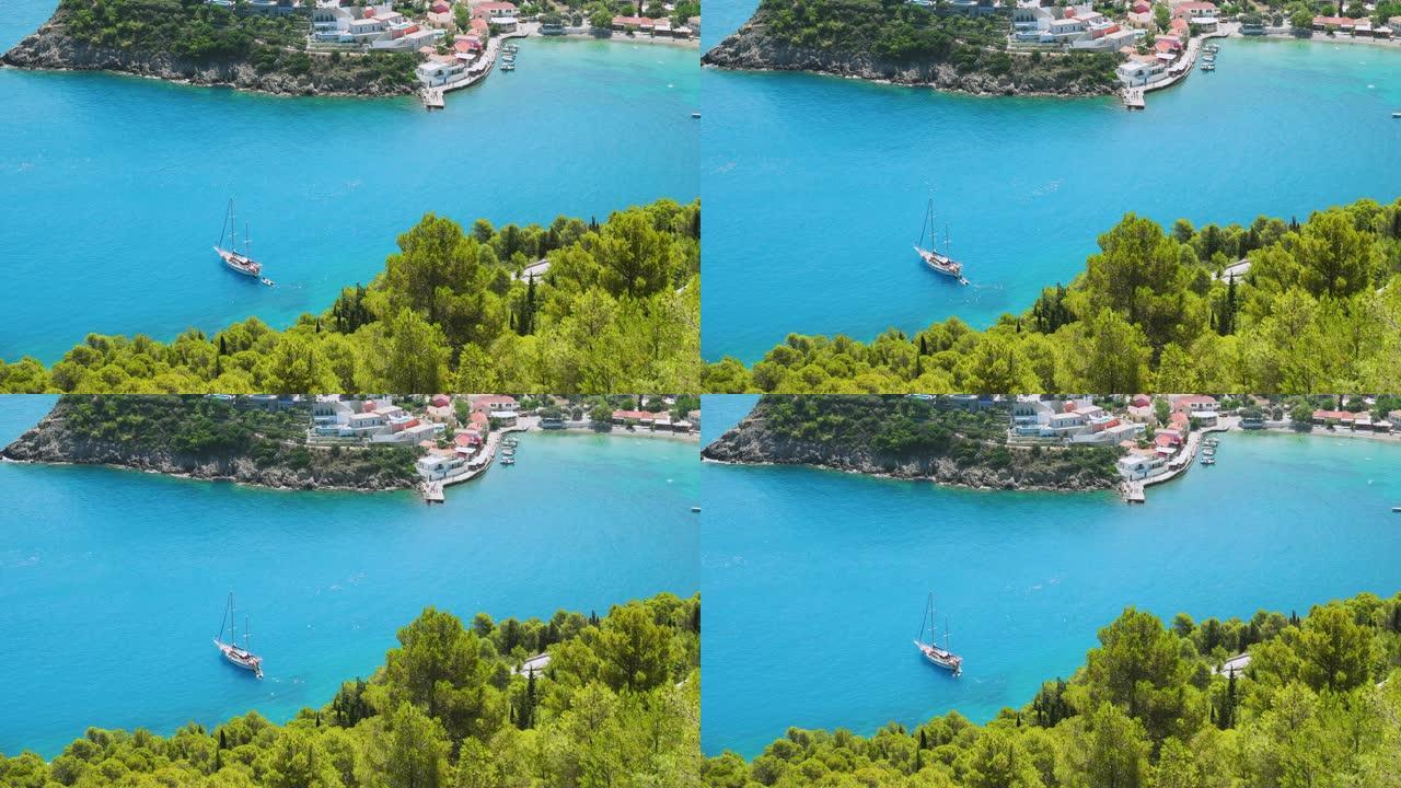 蓝湾豪华帆船。在地中海度假。五颜六色的港口，阿索斯村的偏远性质，希腊的僻静岛屿。旅行冒险无忧无虑和幸