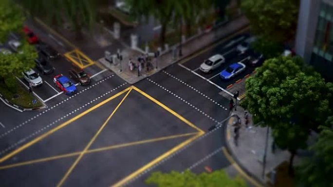 新加坡，2018年8月7日: 新加坡人在交通中过马路的4k倾斜换挡时间流逝