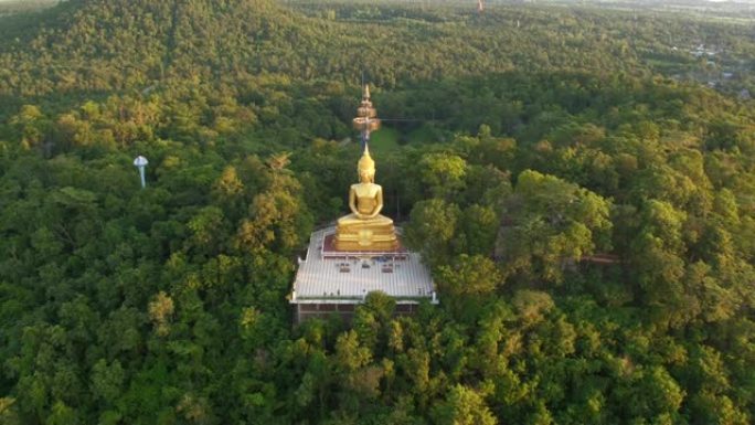 泰国武里拉姆考克拉东森林公园的佛陀