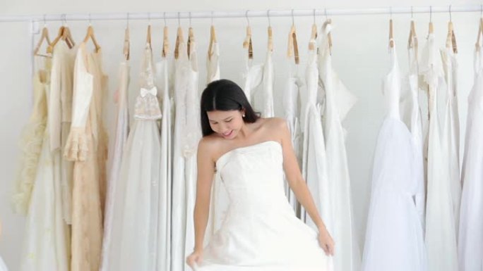 婚礼时装店的亚洲女性快乐幸福