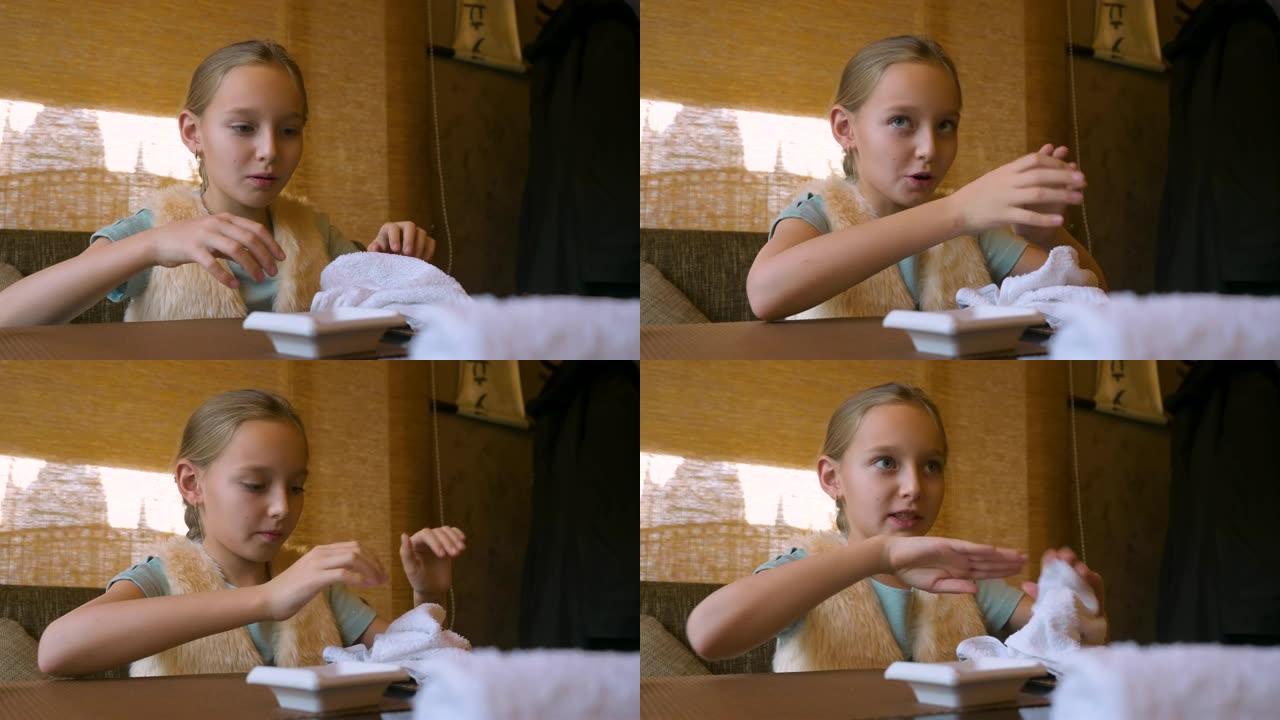 少女在寿司咖啡馆吃饭前用热湿毛巾洗手