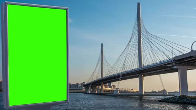 大桥背景上的广告牌绿屏