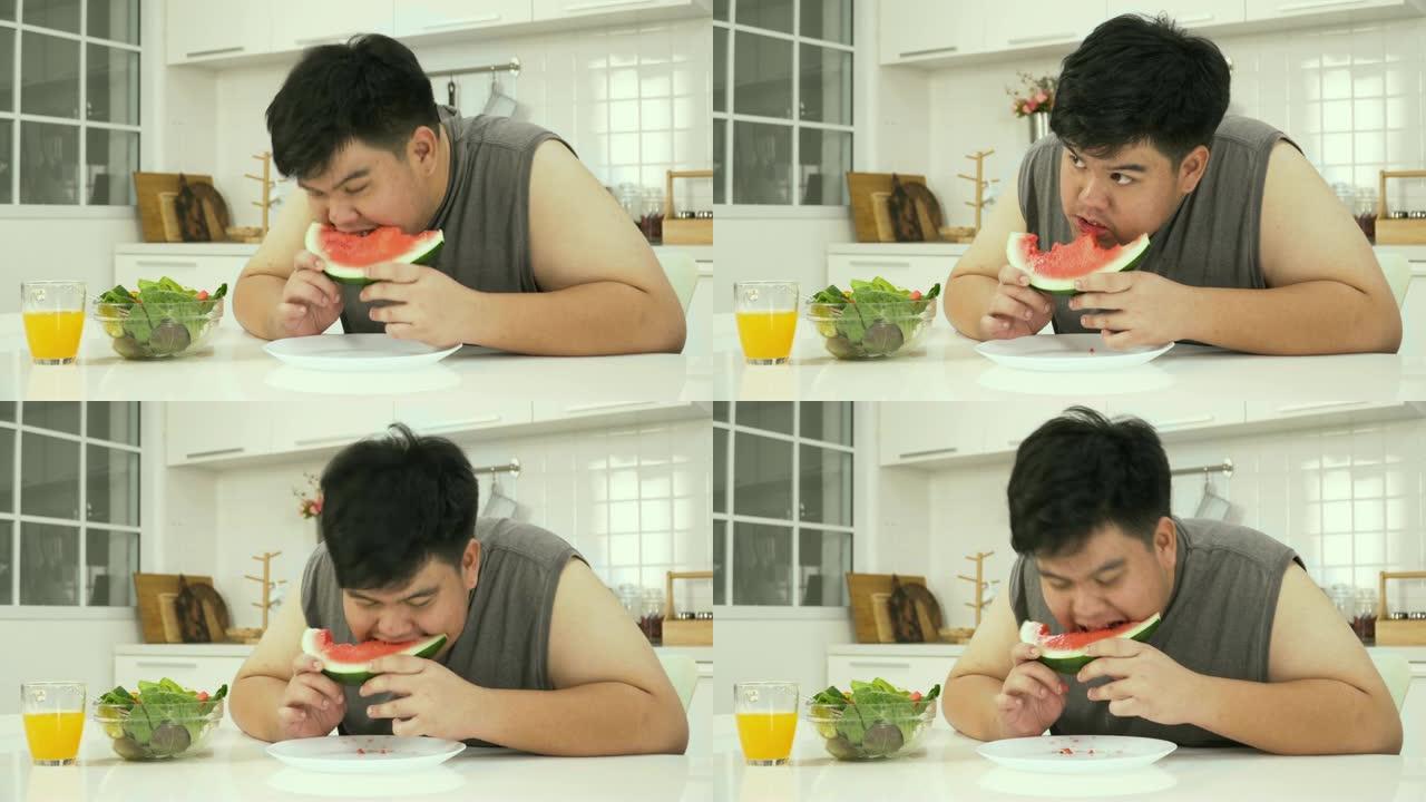 侧视图: 泰国超重男子吃西瓜等健康食品感到饥饿
