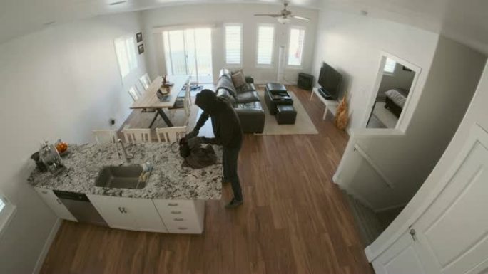 安全摄像机家庭入室盗窃正在进行中