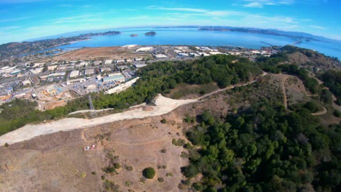 加州圣拉斐尔上空的输电塔空中天桥