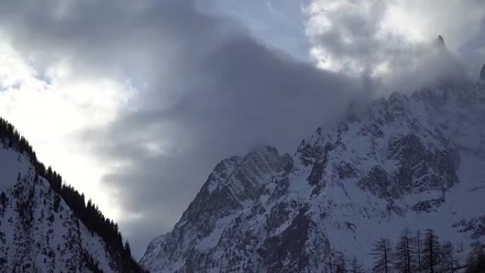 烟霞的Alp山景观