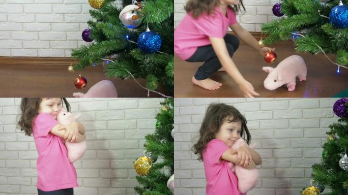 圣诞树上的玩具猪。