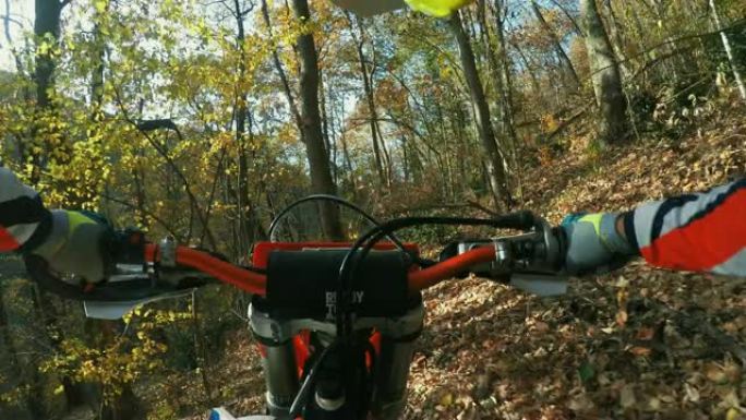 越野摩托车赛车手