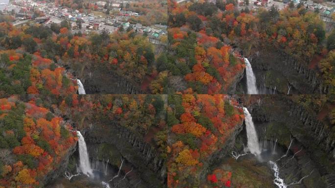 日本Tochigi日光的Kegon瀑布和秋叶的鸟瞰图