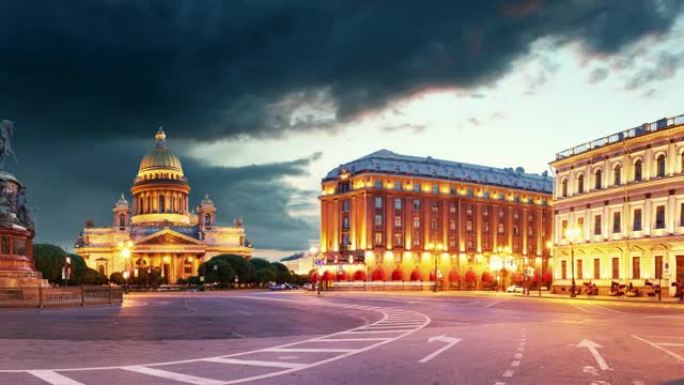 俄罗斯艾萨克大教堂的圣彼得堡夜城天际线的时间流逝