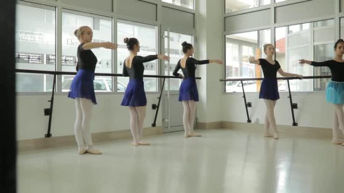 现代芭蕾舞课