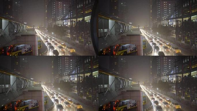 下雨城市的交通堵塞