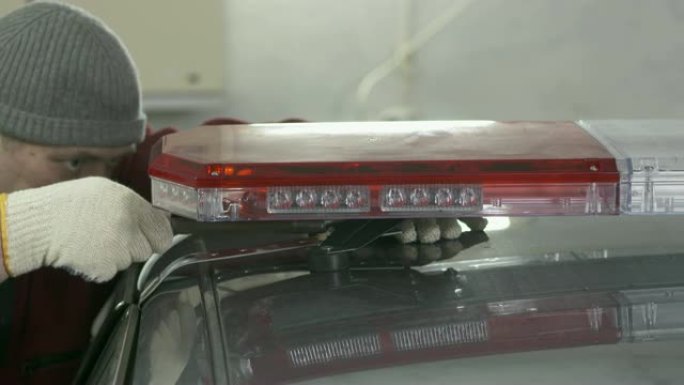 应急车辆照明安装。安装警察红蓝发光二极管灯条