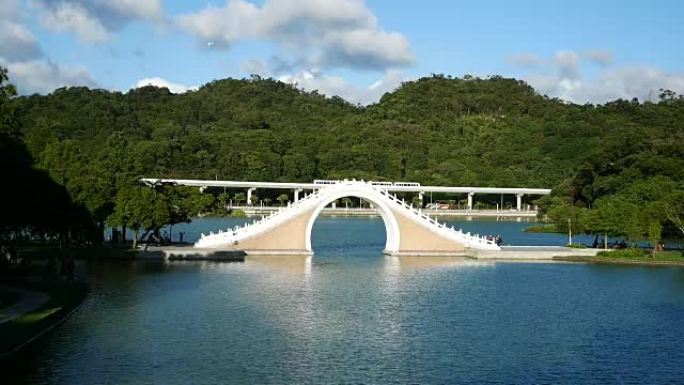 台湾大湖公园的月亮桥。