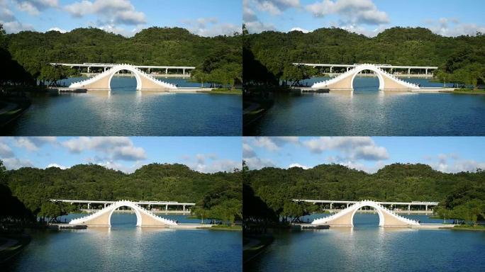 台湾大湖公园的月亮桥。