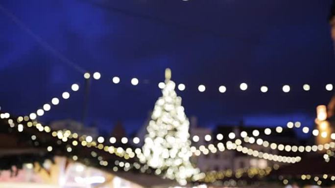 老塔林市政厅广场的圣诞树