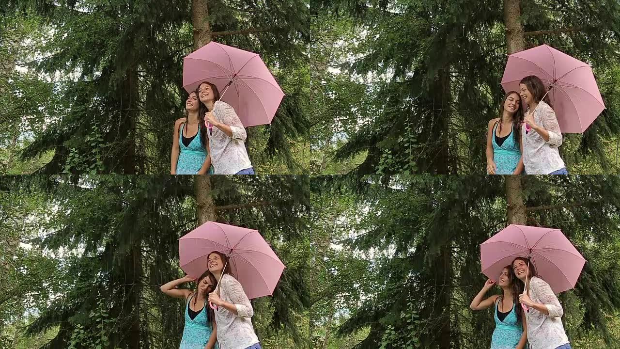 两名女生用粉红色雨伞微笑，雨林景象